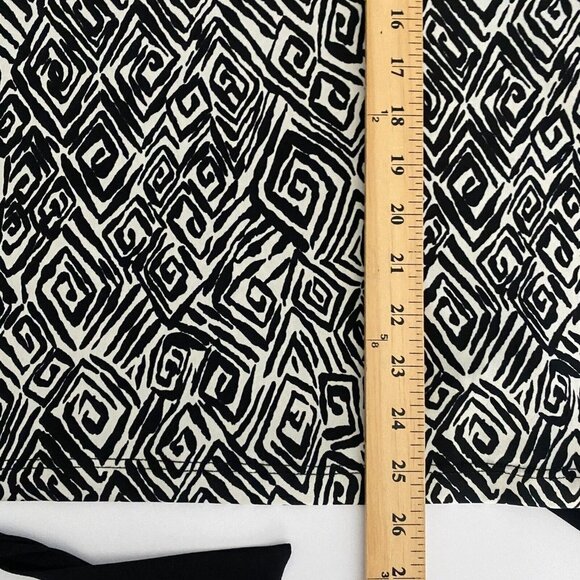 CJ Banks Blouse Size 2X Black White Faux Wrap Tie Back 3/4 Sleeves Stretch - Picture 9 of 10